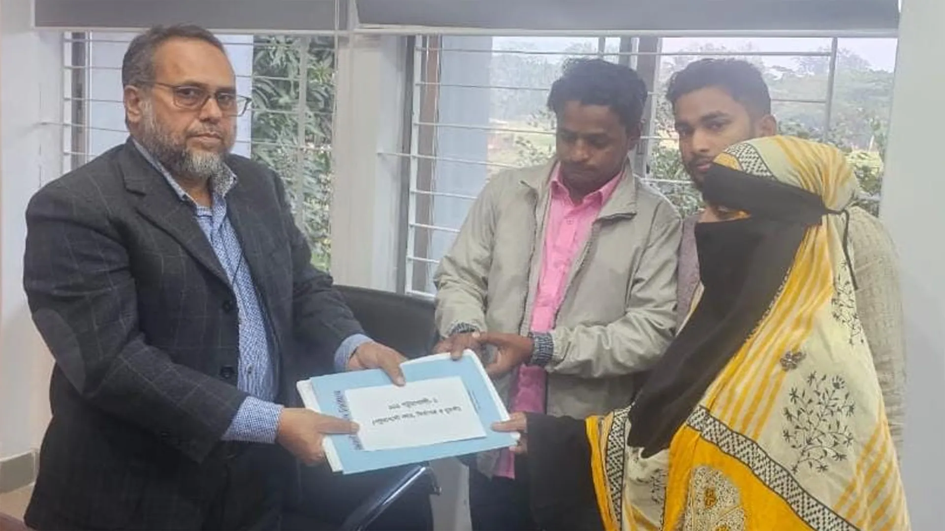 পটুয়াখালী-১ আসনে গণঅধিকার পরিষদের প্রার্থীর মনোনয়ন সংগ্রহে শহীদ পরিবার